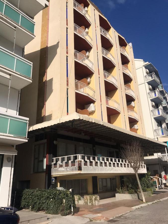 Hotel Riviera Cattolica Kültér fotó